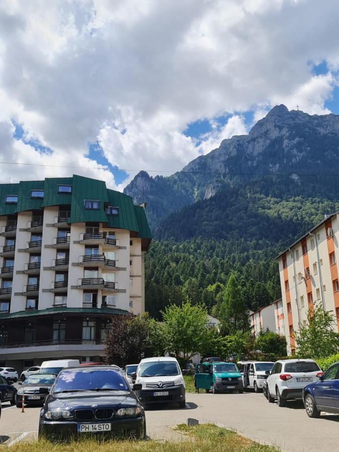 Apartamentul Alb *
