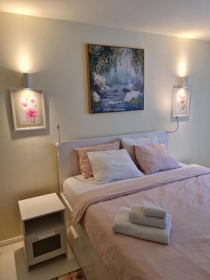 Apartamentul Alb *
