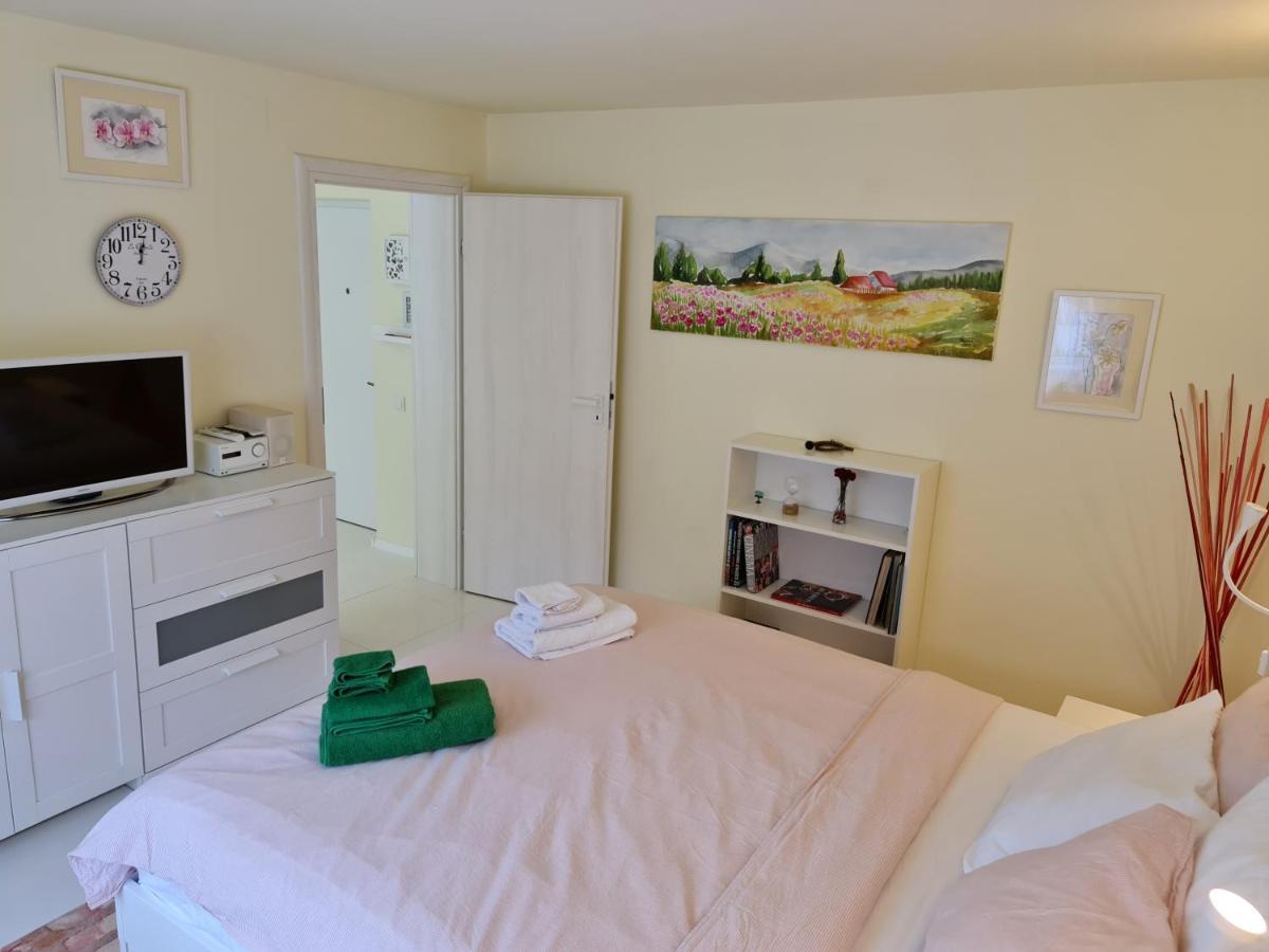Apartamentul Alb Apartment